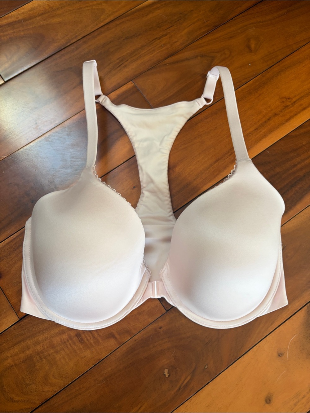 NWOT Victoria’s Secret Body by Victoria Racerback Bra 34DD